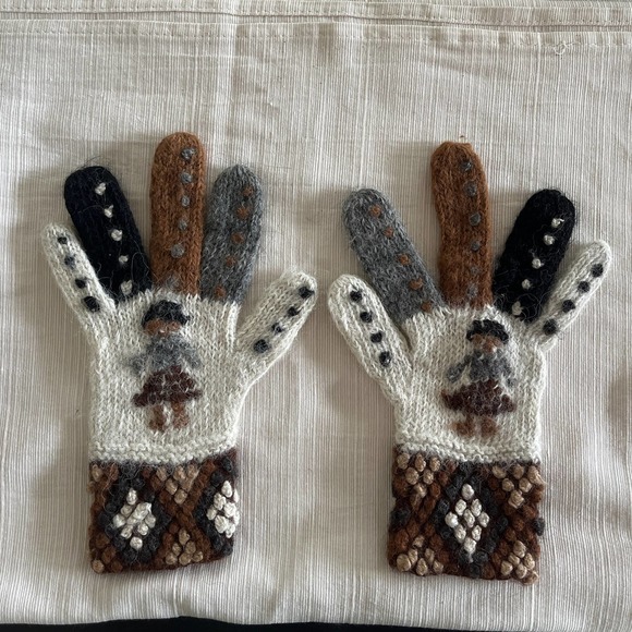 N/A Accessories - Adorable wool gloves from Peru 🇵🇪 . Size small.  GUC.